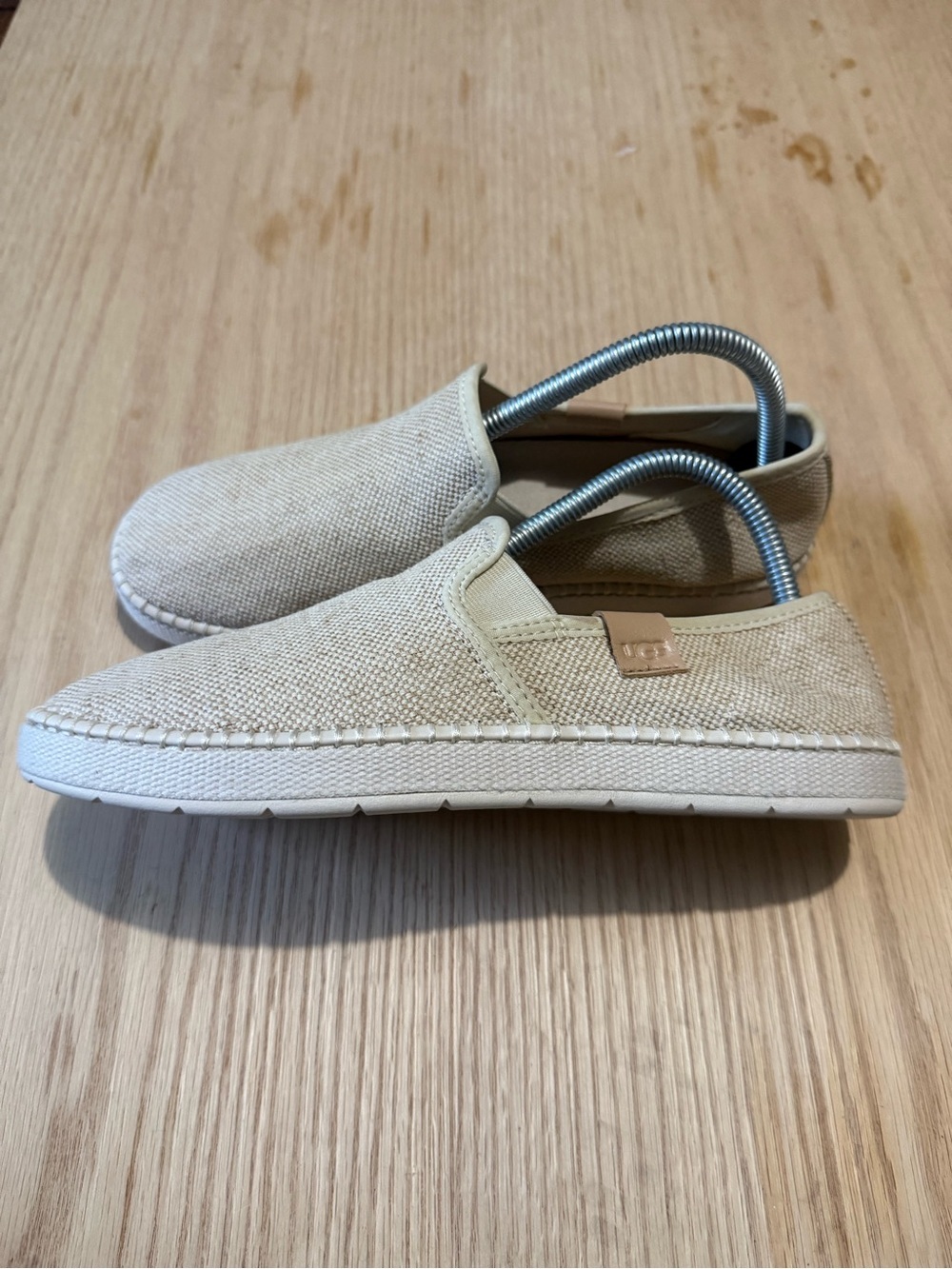 Women’s UGG luciah Beige slip on shoes